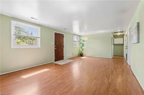 Living - 1907 Hart Cir, Hampton, VA 23663 photo 2 of 3