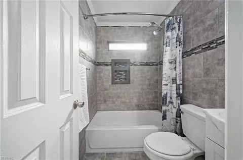 Bath - 968 Albert Ave, Norfolk, VA 23513 photo 1 of 1