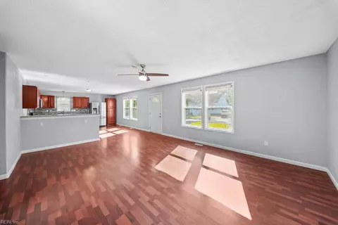 Living - 624 Augusta St, Hampton, VA 23669 photo 2 of 5