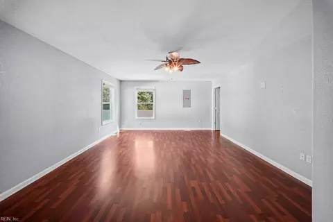 Living - 624 Augusta St, Hampton, VA 23669 photo 3 of 5