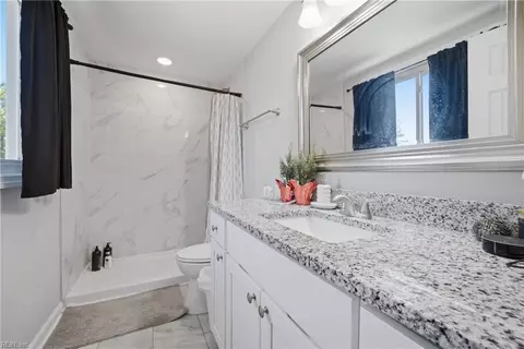 Bath - 2025 Nickerson Blvd, Hampton, VA 23663 photo 2 of 2