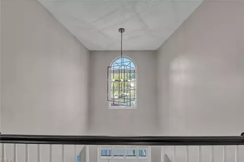 Entry Way - 402 Undershot Ct, Chesapeake, VA 23323 photo 3 of 5