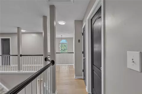 Entry Way - 402 Undershot Ct, Chesapeake, VA 23323 photo 5 of 5