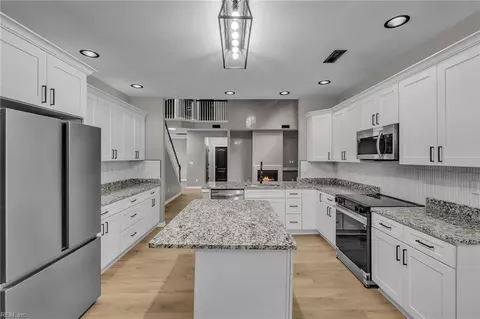 Kitchen - 402 Undershot Ct, Chesapeake, VA 23323 photo 3 of 4