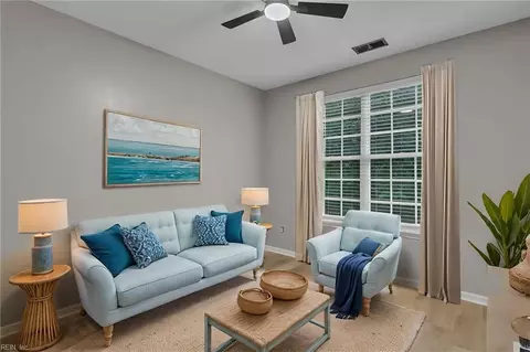 Living - 402 Undershot Ct, Chesapeake, VA 23323 photo 7 of 11