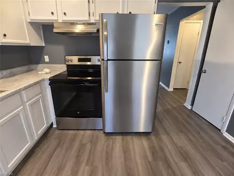 Kitchen - 2127 Grandy Ave, Norfolk, VA 23504 photo 4 of 5