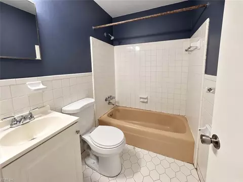Bath - 2127 Grandy Ave, Norfolk, VA 23504 photo 1 of 1
