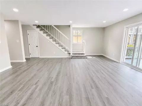 Living - 20 Cantamar Ct, Hampton, VA 23664 photo 5 of 6