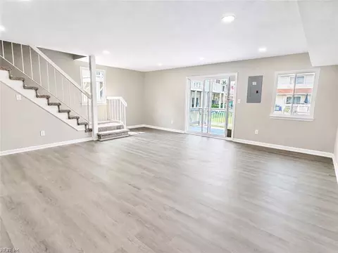 Living - 20 Cantamar Ct, Hampton, VA 23664 photo 4 of 6