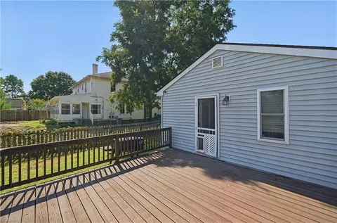 Exterior - 32 Claremont Ave, Hampton, VA 23661 photo 5 of 8