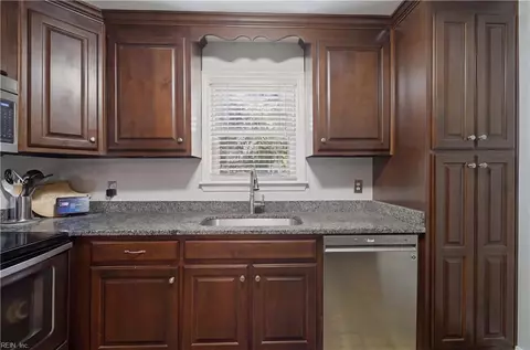 Kitchen - 32 Claremont Ave, Hampton, VA 23661 photo 2 of 4