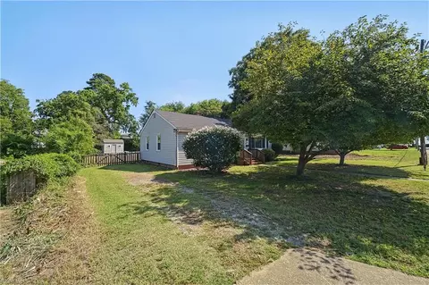 Exterior - 32 Claremont Ave, Hampton, VA 23661 photo 3 of 8