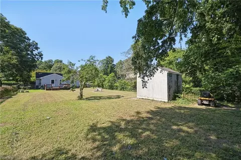 Exterior - 32 Claremont Ave, Hampton, VA 23661 photo 6 of 8