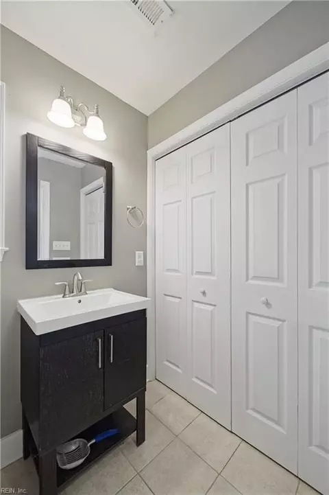 Bath - 32 Claremont Ave, Hampton, VA 23661 photo 4 of 4