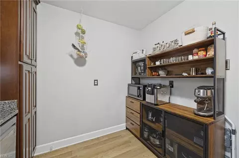 Kitchen - 32 Claremont Ave, Hampton, VA 23661 photo 4 of 4