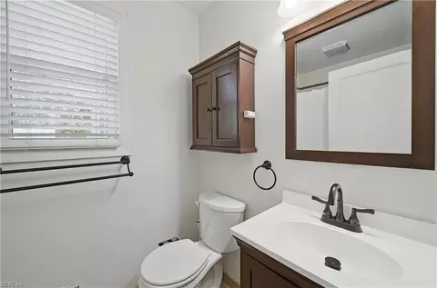 Bath - 32 Claremont Ave, Hampton, VA 23661 photo 1 of 4