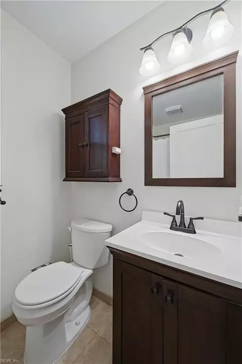 Bath - 32 Claremont Ave, Hampton, VA 23661 photo 2 of 4