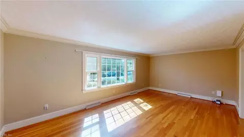 Living - 723 E Riverview Dr, Suffolk, VA 23434 photo 4 of 6