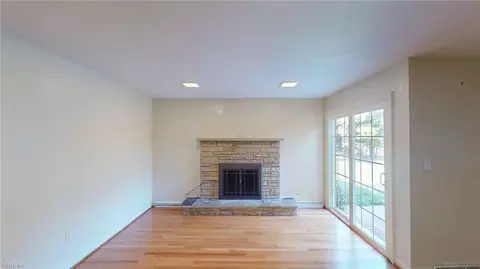 Living - 723 E Riverview Dr, Suffolk, VA 23434 photo 5 of 6