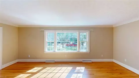 Living - 723 E Riverview Dr, Suffolk, VA 23434 photo 3 of 6