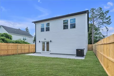 Exterior - 236 W Queen St, Hampton, VA 23669 photo 6 of 6