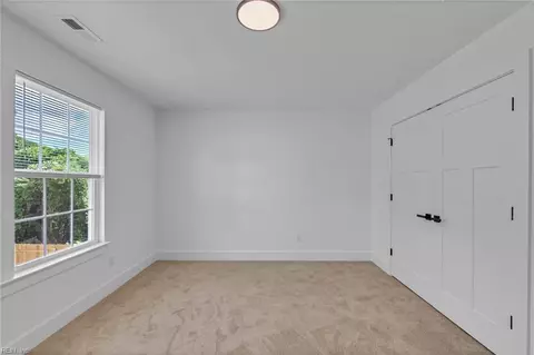 Bedroom - 236 W Queen St, Hampton, VA 23669 photo 5 of 20