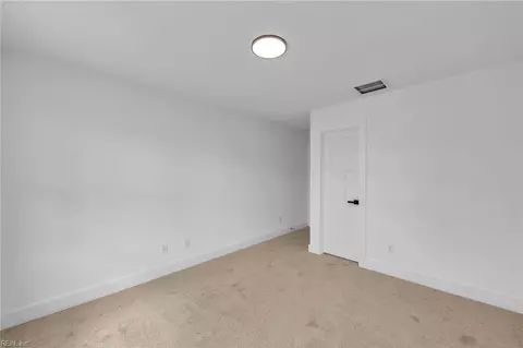 Bedroom - 236 W Queen St, Hampton, VA 23669 photo 12 of 20