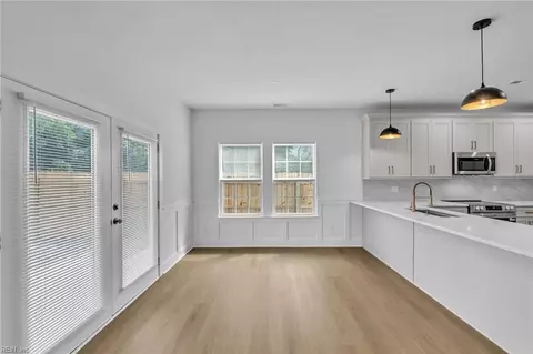 Entry Way - 236 W Queen St, Hampton, VA 23669 photo 3 of 3