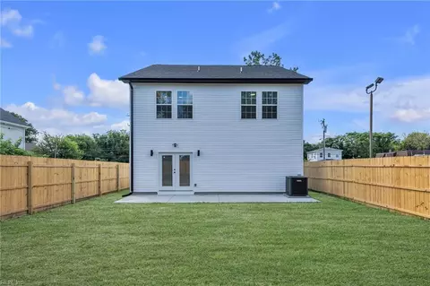 Exterior - 236 W Queen St, Hampton, VA 23669 photo 5 of 6
