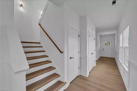 Entry Way - 236 W Queen St, Hampton, VA 23669 photo 2 of 3