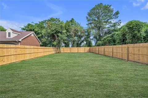 Exterior - 236 W Queen St, Hampton, VA 23669 photo 4 of 6
