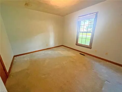 Bedroom - 620 Emerald Ct, Chesapeake, VA 23320 photo 4 of 8