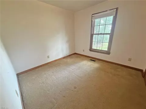 Bedroom - 620 Emerald Ct, Chesapeake, VA 23320 photo 2 of 8