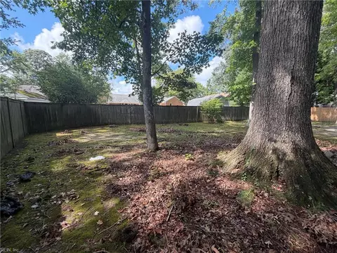 Exterior - 620 Emerald Ct, Chesapeake, VA 23320 photo 5 of 7