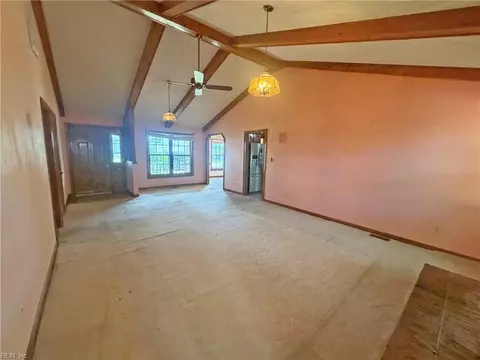 Living - 620 Emerald Ct, Chesapeake, VA 23320 photo 3 of 5