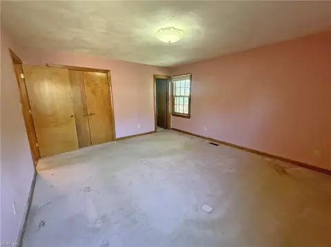 Bedroom - 620 Emerald Ct, Chesapeake, VA 23320 photo 5 of 8