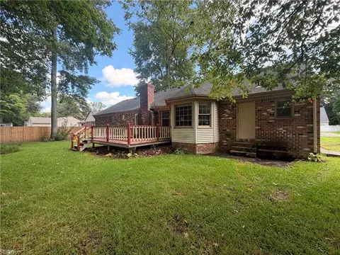 Exterior - 620 Emerald Ct, Chesapeake, VA 23320 photo 4 of 8
