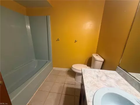 Bath - 620 Emerald Ct, Chesapeake, VA 23320 photo 2 of 3