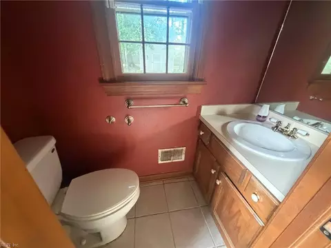 Bath - 620 Emerald Ct, Chesapeake, VA 23320 photo 1 of 3