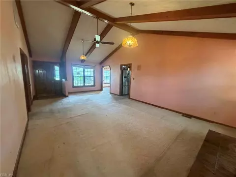 Living - 620 Emerald Ct, Chesapeake, VA 23320 photo 3 of 4