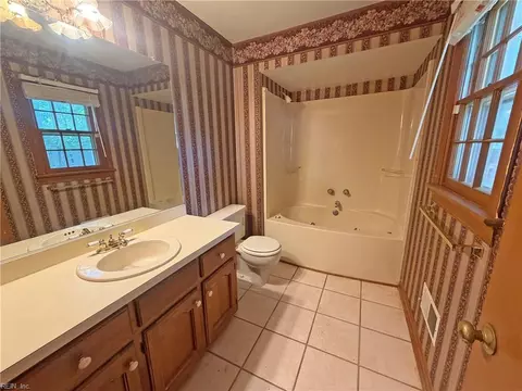 Bath - 620 Emerald Ct, Chesapeake, VA 23320 photo 3 of 3