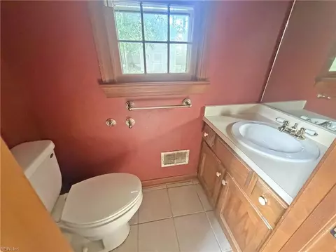 Bath - 620 Emerald Ct, Chesapeake, VA 23320 photo 1 of 3