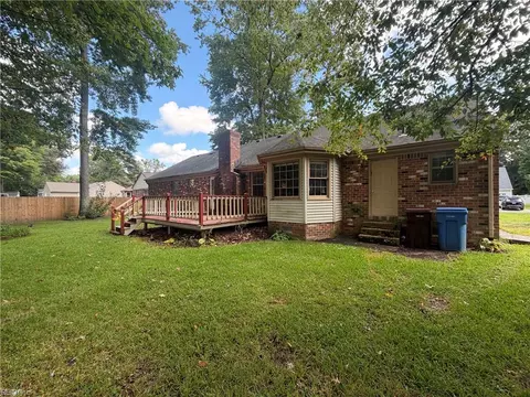 Exterior - 620 Emerald Ct, Chesapeake, VA 23320 photo 4 of 7