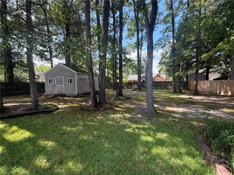 Exterior - 620 Emerald Ct, Chesapeake, VA 23320 photo 7 of 8