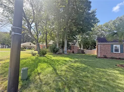 Exterior - 620 Emerald Ct, Chesapeake, VA 23320 photo 3 of 8