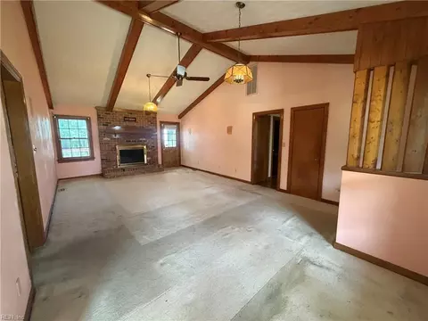 Living - 620 Emerald Ct, Chesapeake, VA 23320 photo 4 of 4
