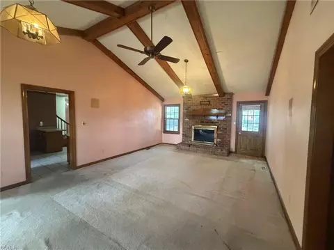 Living - 620 Emerald Ct, Chesapeake, VA 23320 photo 4 of 5
