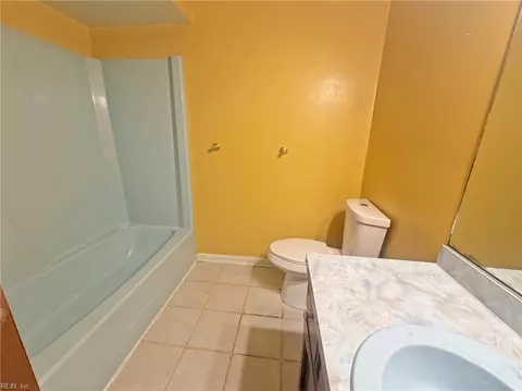 Bath - 620 Emerald Ct, Chesapeake, VA 23320 photo 2 of 3