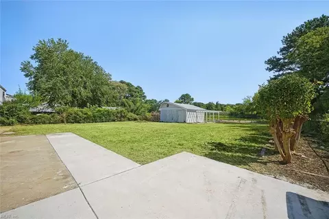 Exterior - 20 Diggs Dr, Hampton, VA 23666 photo 2 of 3