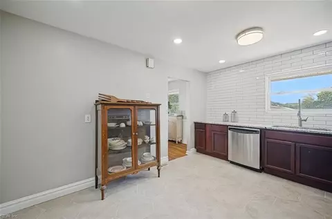 Kitchen - 20 Diggs Dr, Hampton, VA 23666 photo 2 of 2